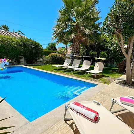 Villa Rodriguez Acosta, 22 *