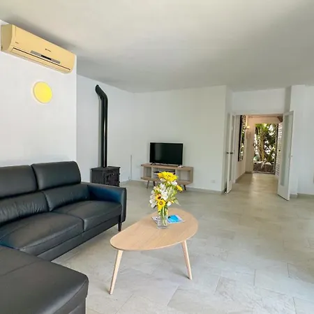 Rodriguez Acosta, 22 *